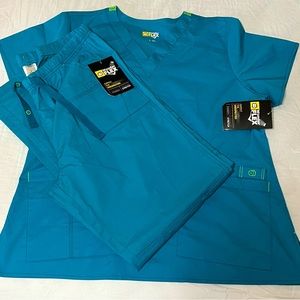 WonderWink Flex Scrub Set